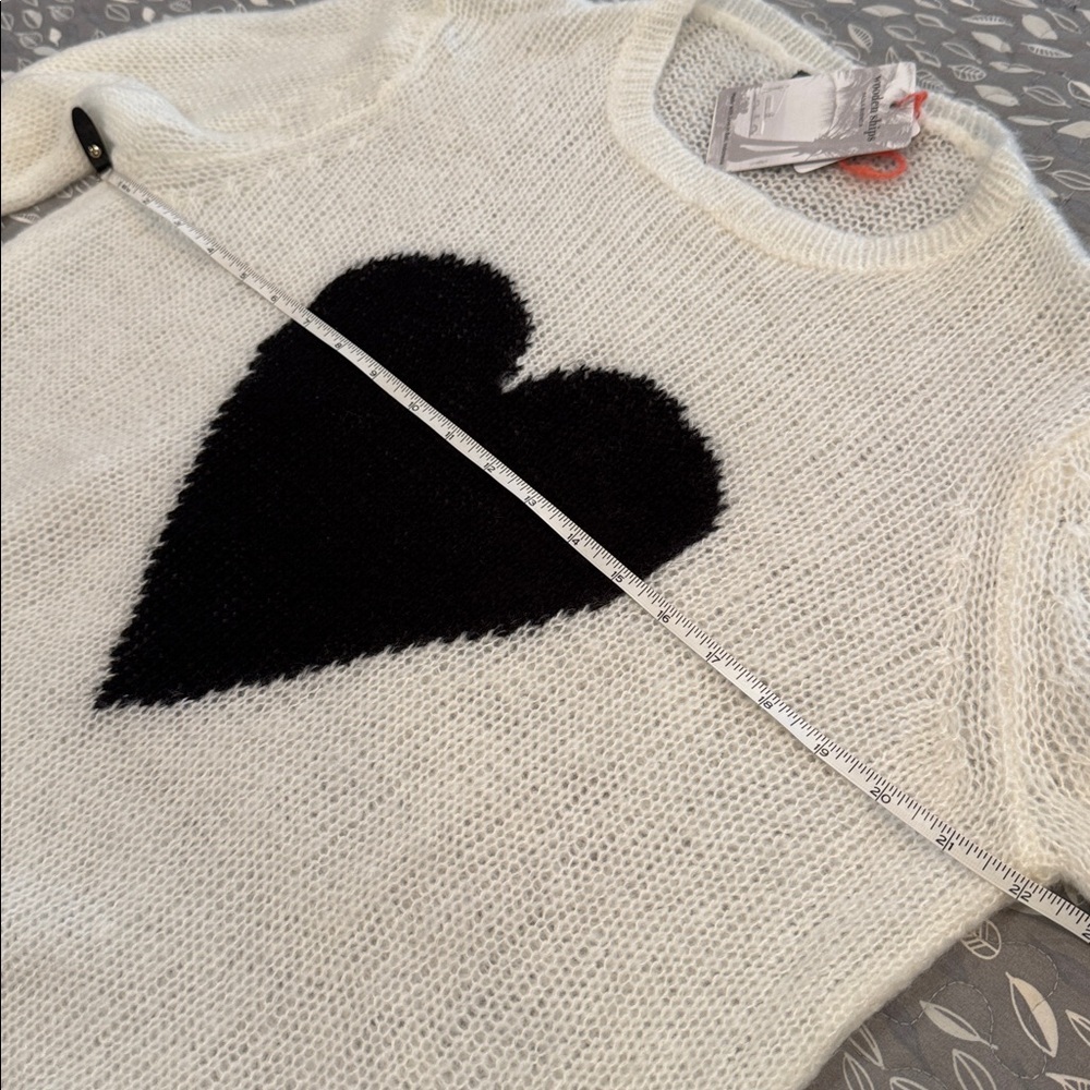 WOODEN SHIPS Valentine’s Day White Sweater with Black Heart, size M/L - Picture 9 of 11